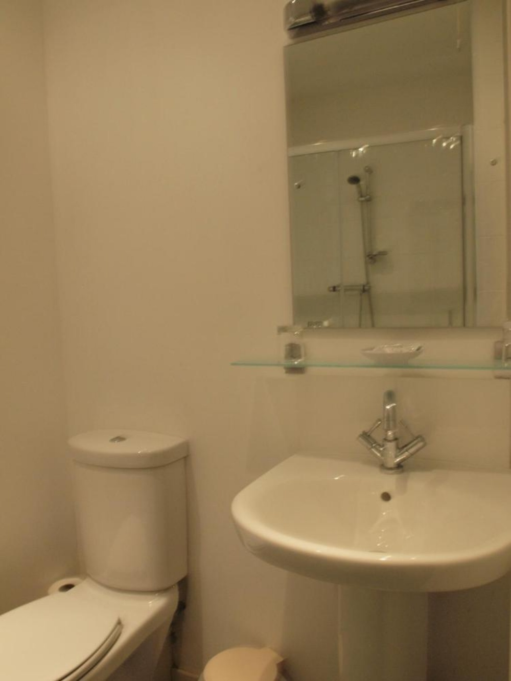 Room image 3