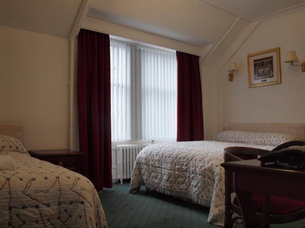 Room image 4