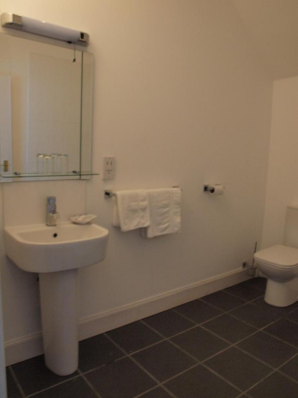 Room image 3